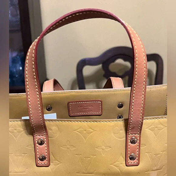 Authentic Louis Vuitton Monogram Vernis Reade MM Tote Bag - Picture 4 of 13